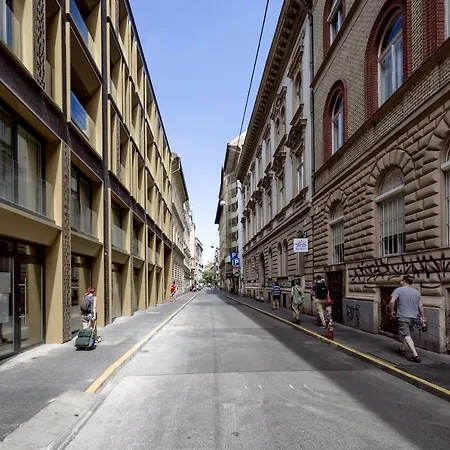 Walnut Tree Apartment *