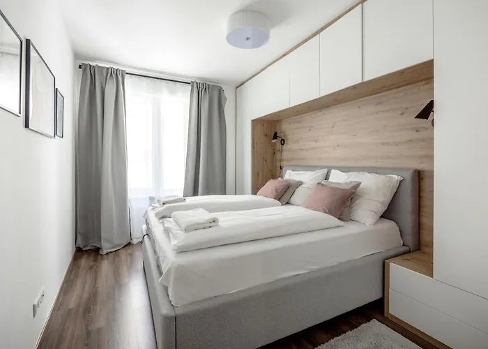 Walnut Tree * بودابست