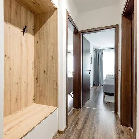 Walnut Tree * 布达佩斯